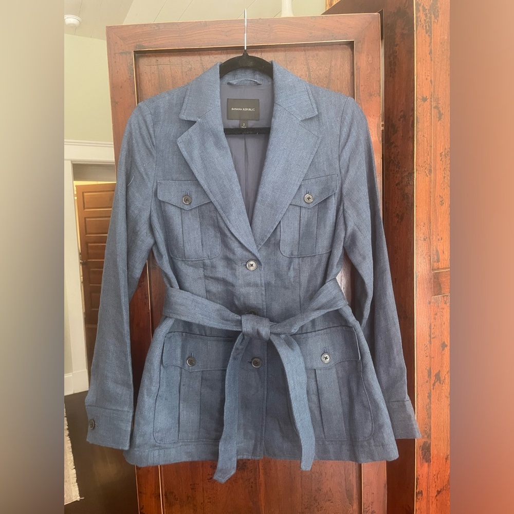 Never worn. Smart linen blazer from Banana Republic.
